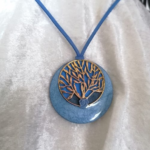Collier à nouer ,pendentif arbre de vie camaîeu bleu