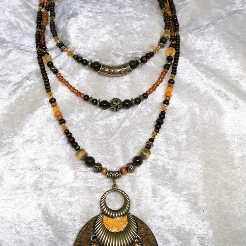 Bijoux ethnique, collier long multi rangs marron orangé, gros pendentif en bois résiné