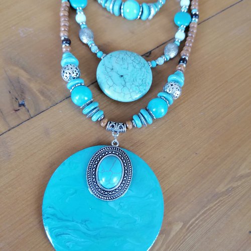 Collier bohème ethnique turquoise multi rangs avec gros pendentif en bois résiné fait main