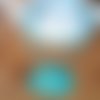 Collier camaïeu lagon turquoise avec gros pendentif en bois résiné fait main