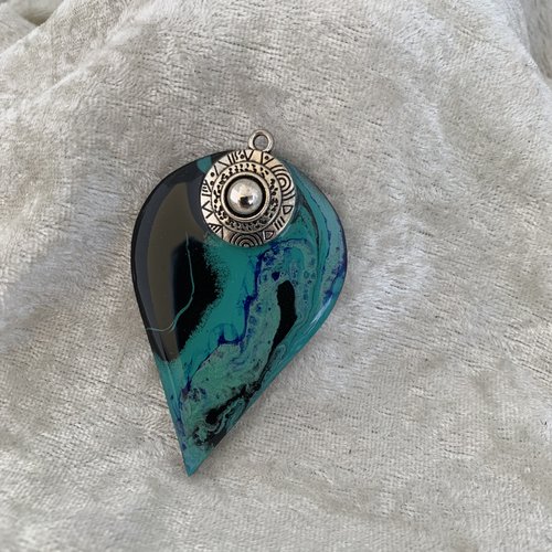 Pendentif forme goutte turquoise noir unique