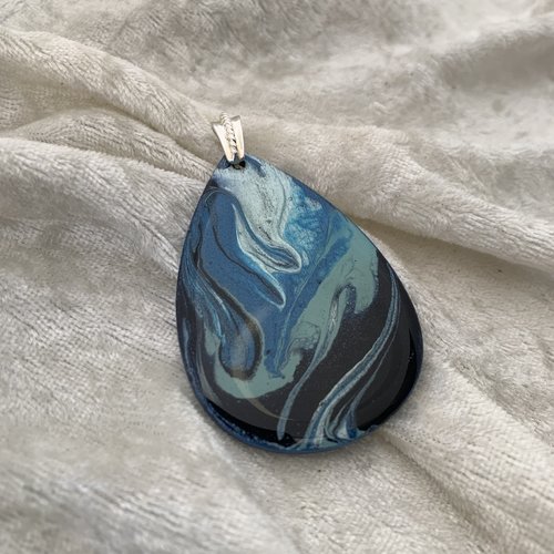Pendentif goutte camaïeu bleu nuit en bois résiné fait main