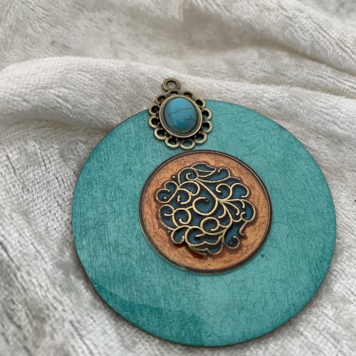 Pendentif en bois résiné turquoise
