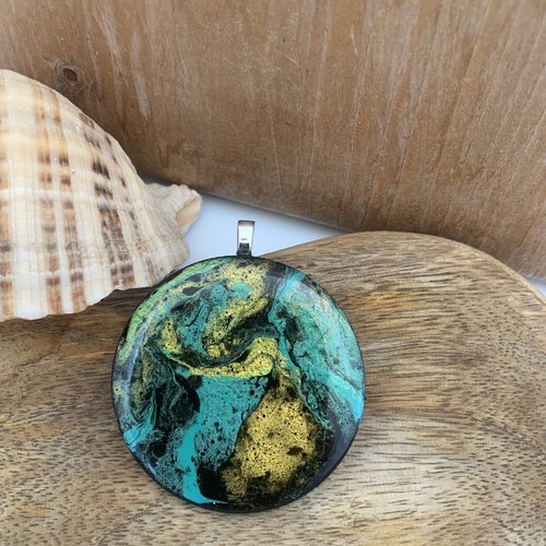 Pendentif en bois résine