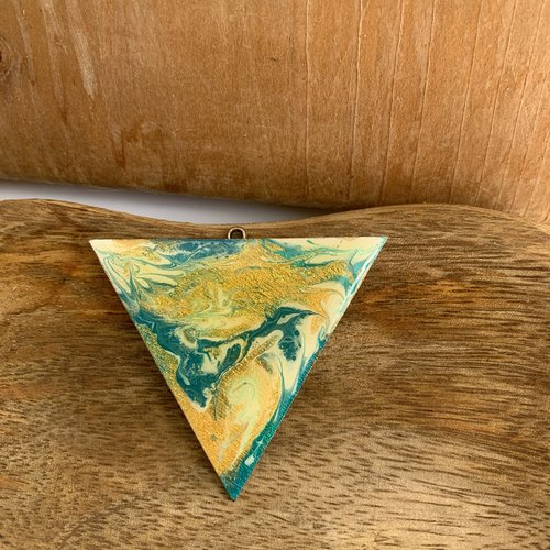 Pendentif triangle en bois résine fait main