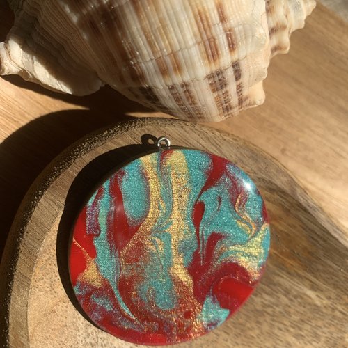 Pendentif rouge nacré multicolore