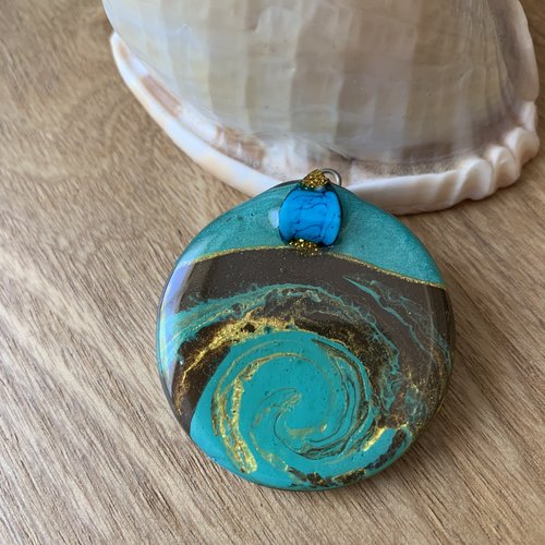 Pendentif marron turquoise en bois résine