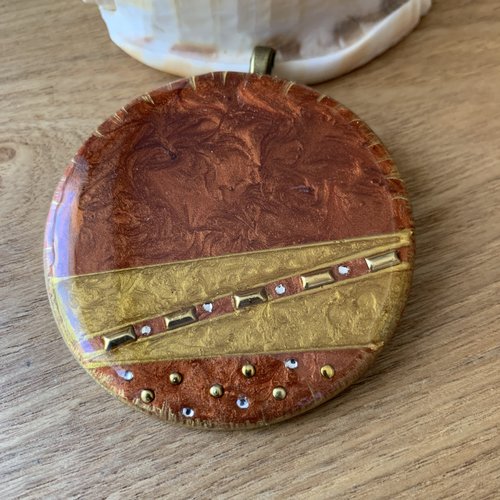 Gros pendentif en bois résine de 60 mm