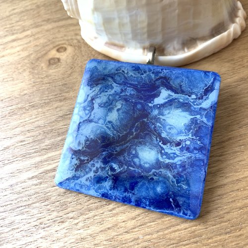 Pendentif carré camaïeu bleu