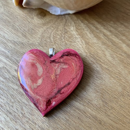 Pendentif cœur camaïeu rose antique en bois résine