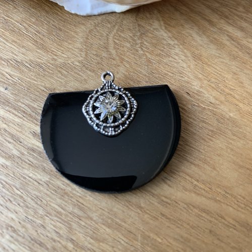 Pendentif noir argenté en bois et métal strass