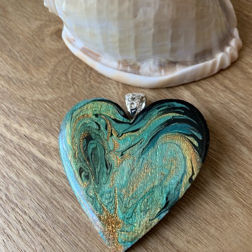 Pendentif cœur en bois resiné
