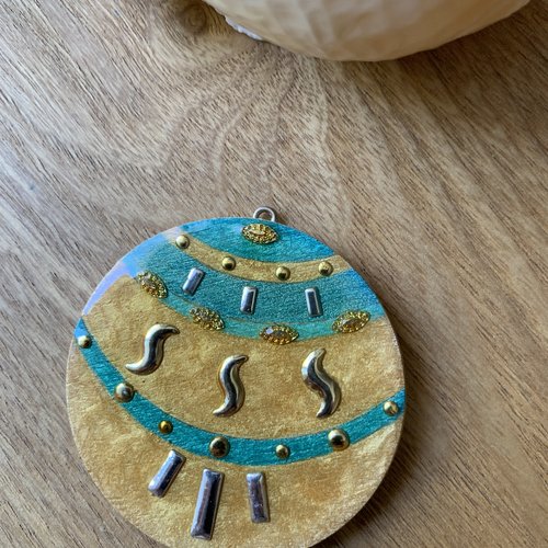 Pendentif fantaisie en bois résine fait main