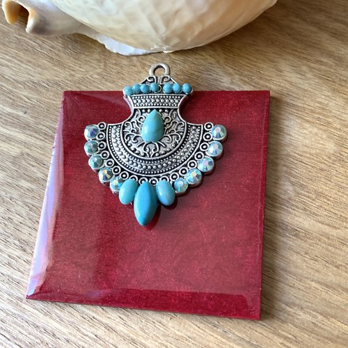 Pendentif rouge argenté turquoise en bois et cristal