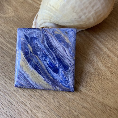 Pendentif carré multicolore en bois résine