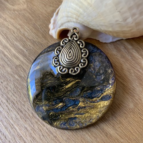 Pendentif noir bronze en bois bronze poli