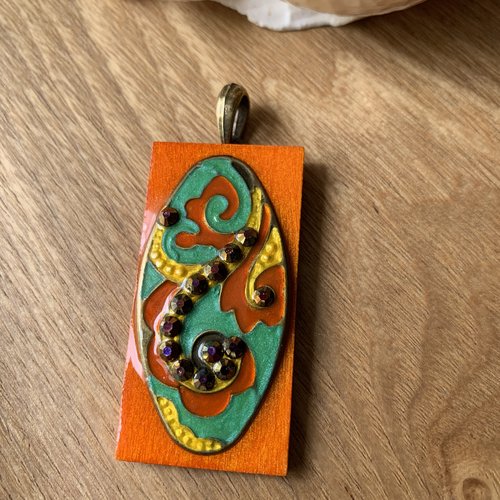Pendentif en bois resine