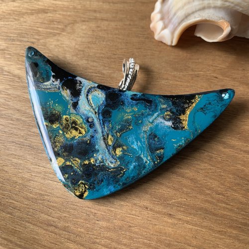 Pendentif plastron en bois résine