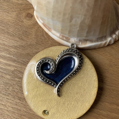 Pendentif cœur argenté sur bous résiné