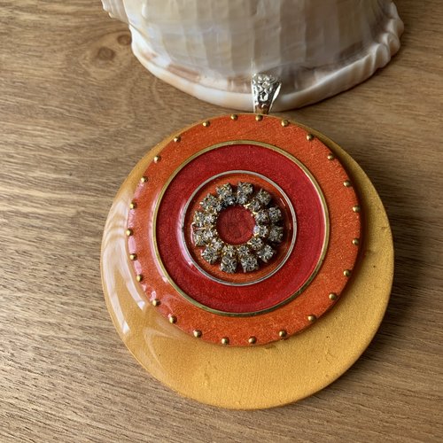 Gros pendentif métal et bois résiné