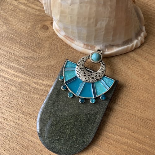 Pendentif anthracite turquoise en métal et bois résine