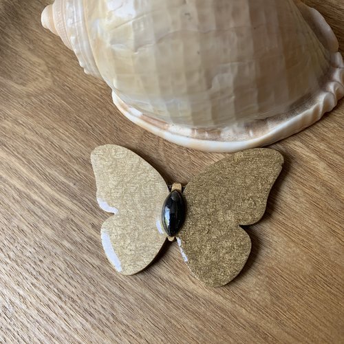 Papillon en bois resiné