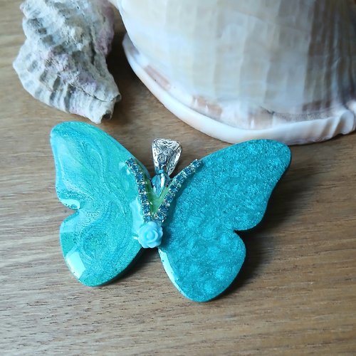 Pendentif papillon camaïeu turquoise fait main