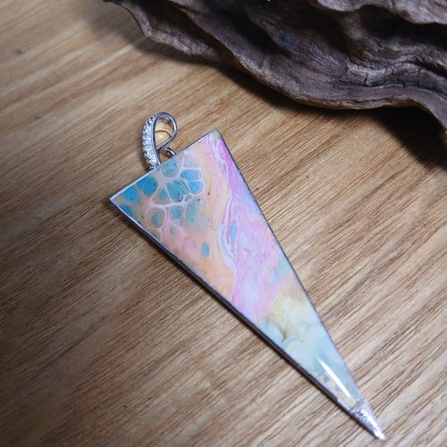 Pendentif triangulaire pastels multicolores
