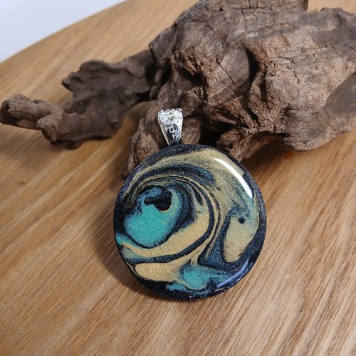 Pendentif en bois resiner 38 mm
