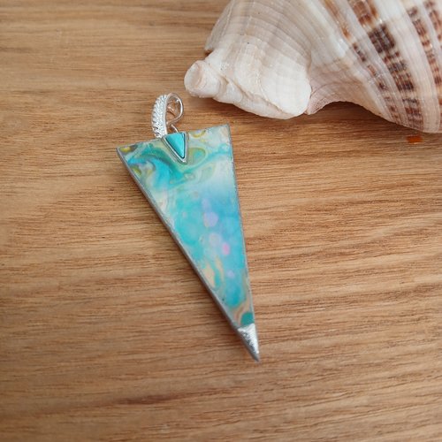 Pendentif triangulaire fait main