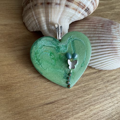 Pendentif cœur camaïeu vert