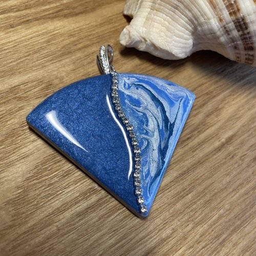 Gros pendentif triangulaire camaïeu bleu