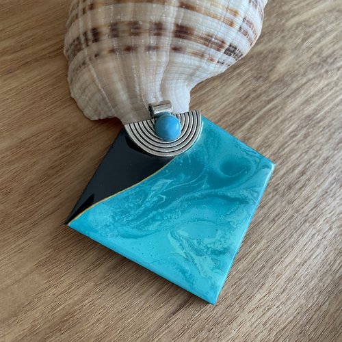 Pendentif unique en bois résiner turquoise noir