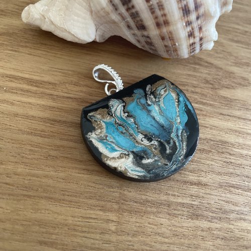 Pendentif unique noir multicolores