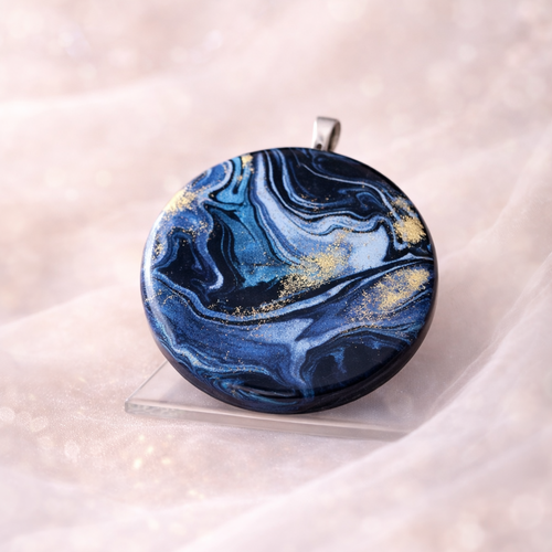 Création gros pendentif bleu profond fluide
