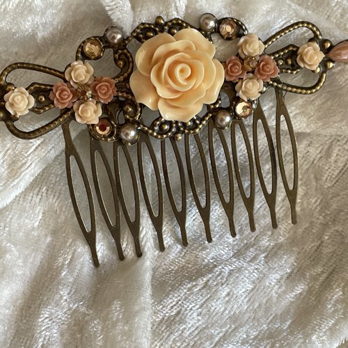 Peigne bohème pastel floral nacré