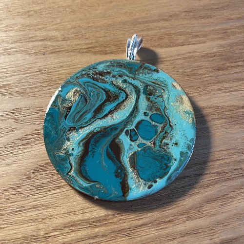 Pendentif mouvances turquoise en bois résiner