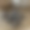 Bélière a pincer avec perle tube passante