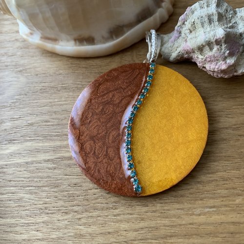 Pendentif unique fait main 50 mm