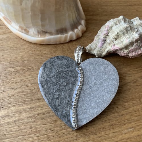 Pendentif cœur camaïeu gris argenté