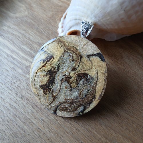 Pendentif 50 mm en bois résine fait main