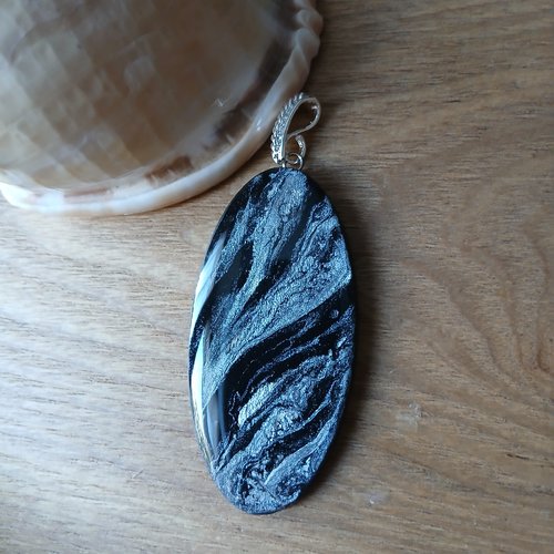 Pendentif en bois resiner fait main