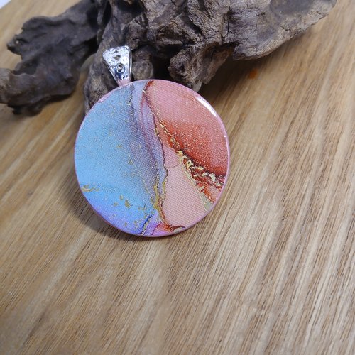 Pendentif camaïeu pastel en bois resiner