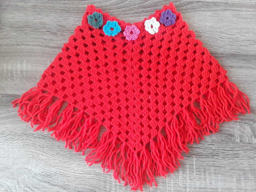 Poncho Bebe Au Crochet 0 3 Mois Un Grand Marche