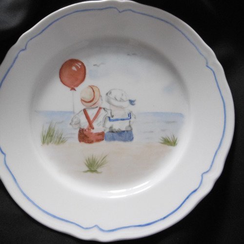 6 assiettes à dessert en porcelaine peinte main. collection "enfants en bord de mer"