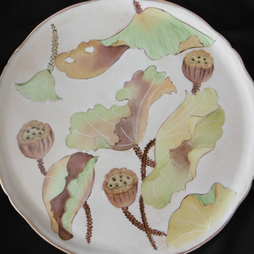 Plat à tarte en porcelaine peinte main, décor de feuilles de lotus