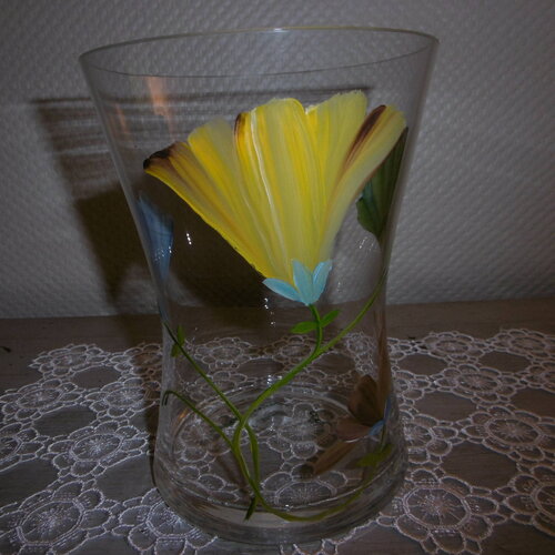 Vase en verre peint main décoré de 4 feuilles jaune, verte, bleue et brune