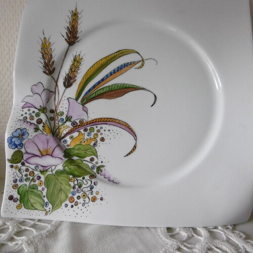 Plat carré en porcelaine peinte main : décor de blé, feuilles et fleurs multicolore, moderne.
