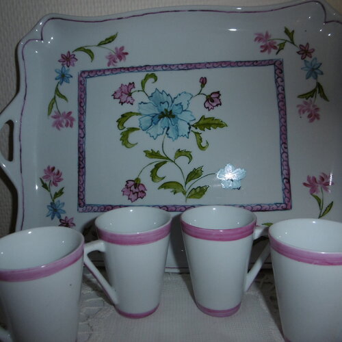 Plateau et 4 tasses à café en porcelaine peinte main : décor de fleurs chinoises pourpre et turquoise