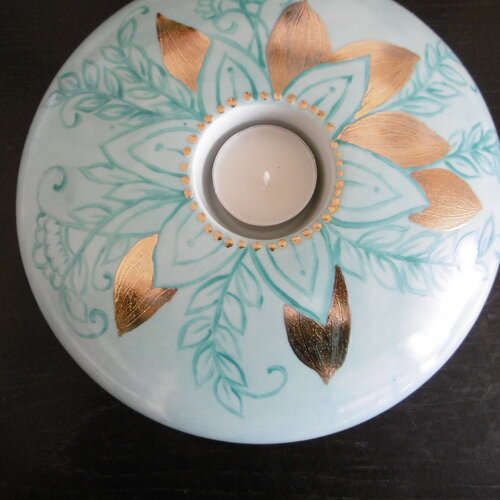 Grand bougeoir rond en porcelaine peinte à la main : dessin indiens turquoise sur fond turquoise avec feuilles en or